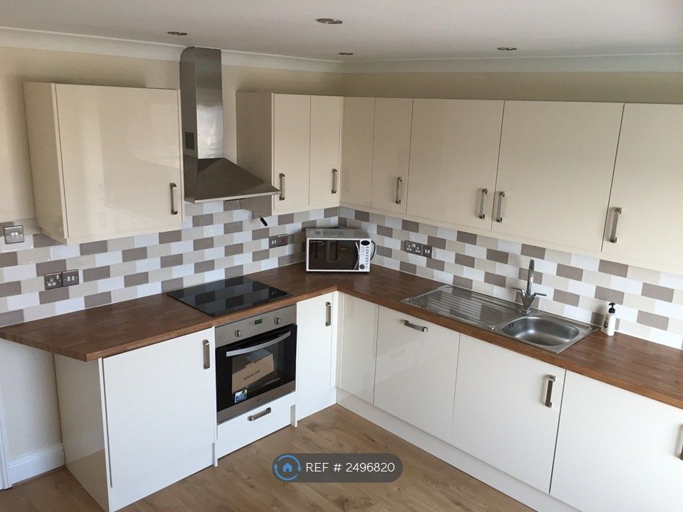 Property photo 3 of 17 Kitchen