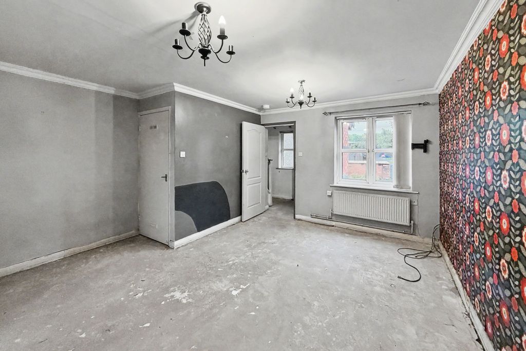 Property photo 2 of 15 3 Cavell Way, Salford, Manchester, Greater Manchester, M5 4Aq