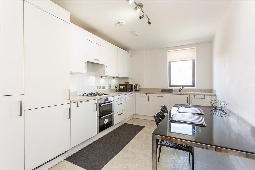 Property photo 2 of 10 Kitchen