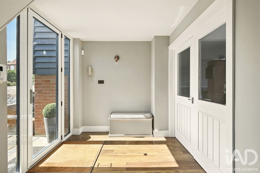 Property photo 3 of 21