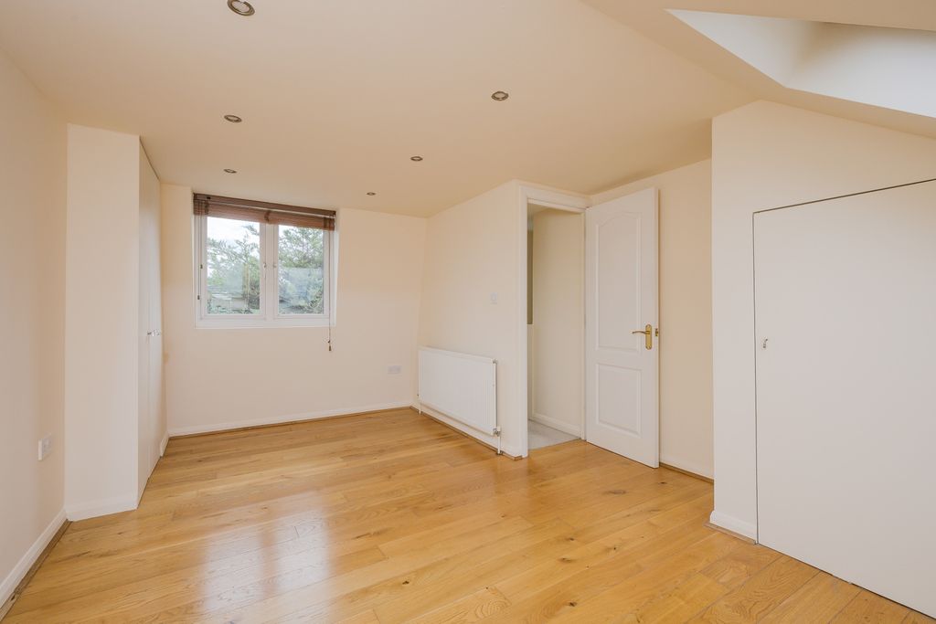 Property photo 3 of 8 Picture No. 06