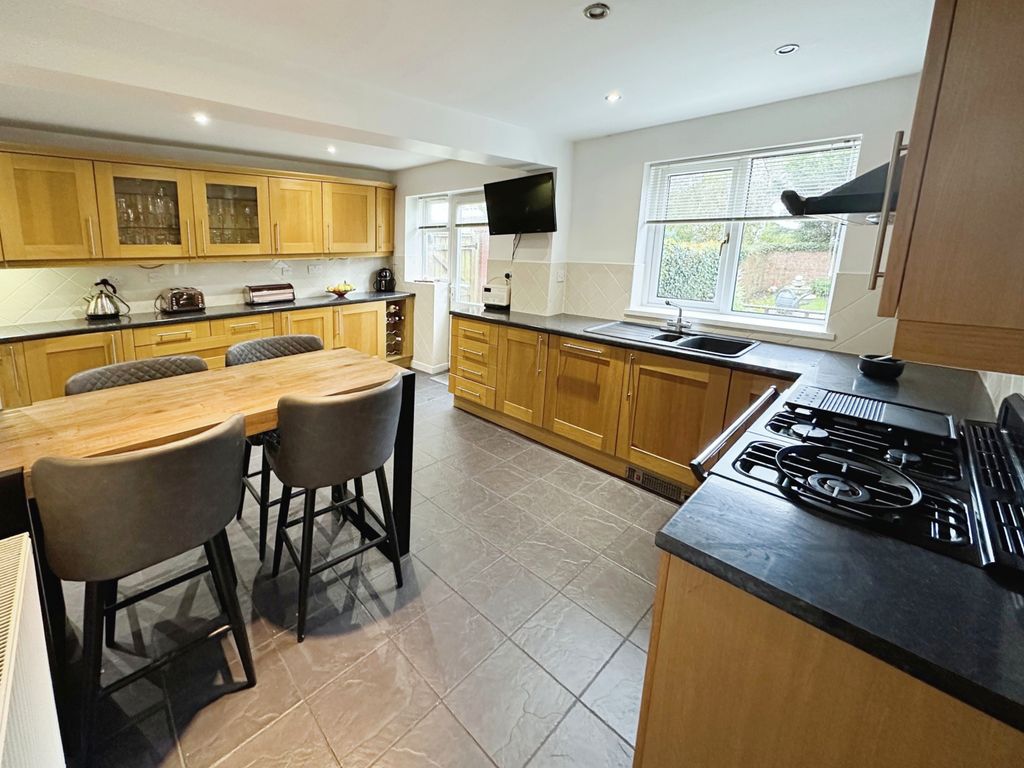 Property photo 2 of 19 Kitchen
