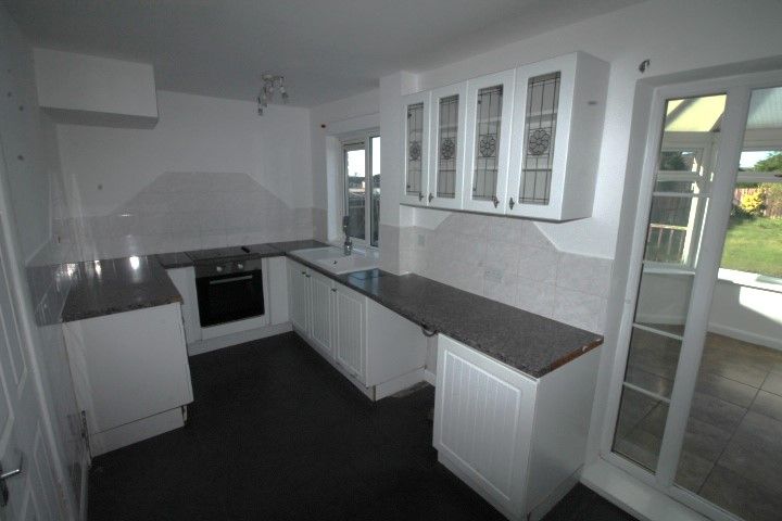 Property photo 3 of 10 Kitchen 2