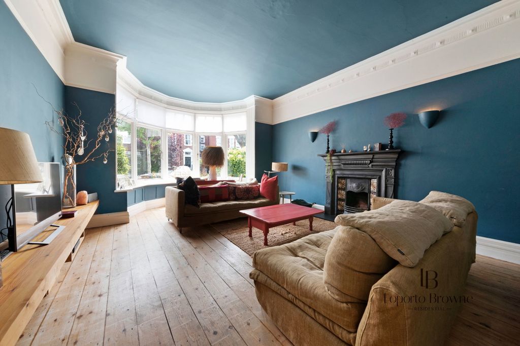Property photo 1 of 53