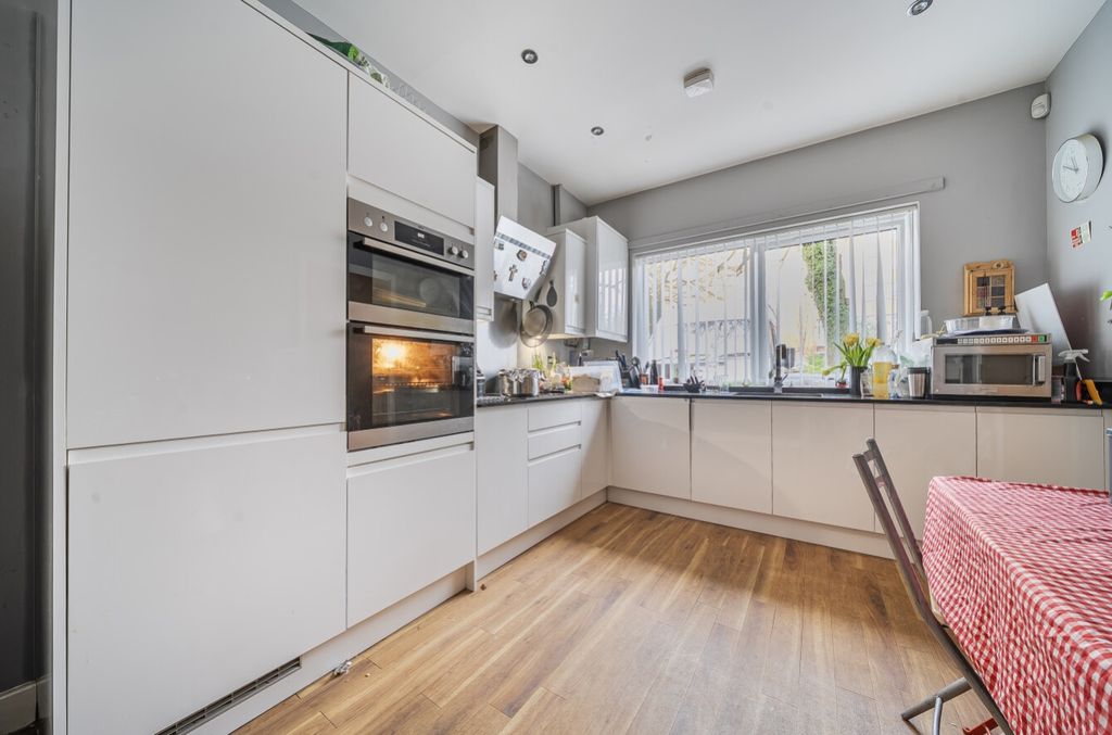 Property photo 2 of 29 1393242-20-69679705Bb3d0