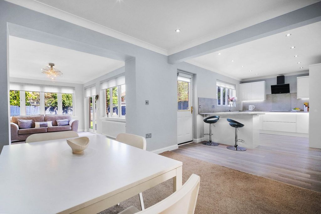 Property photo 2 of 21