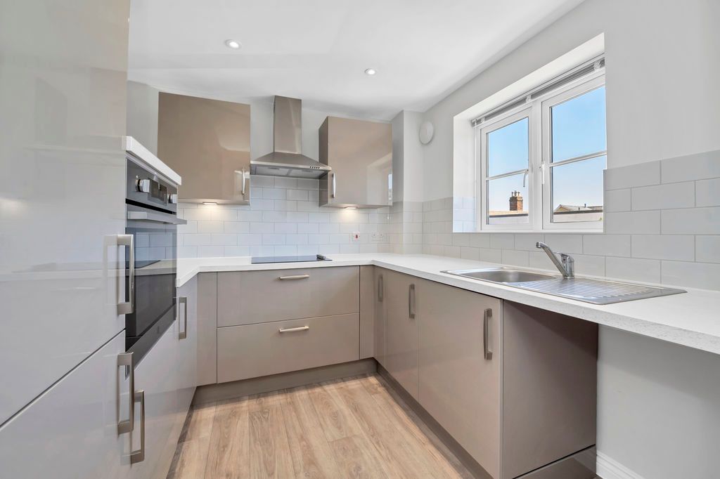 Property photo 2 of 12 Kitchen