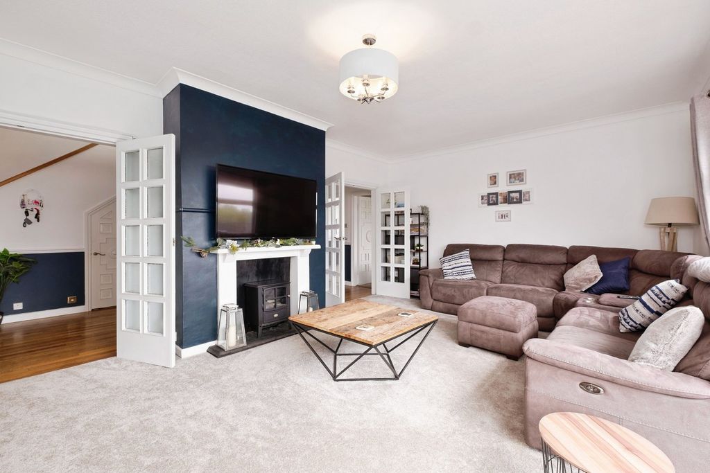 Property photo 2 of 42