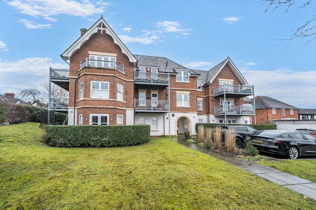 Property photo 1 of 21