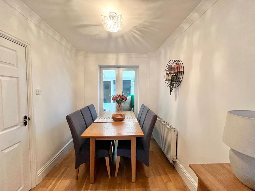 Property photo 3 of 13 Dining Area