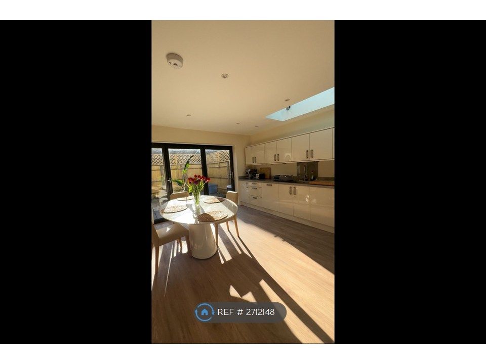 Property photo 3 of 14 Dining Area