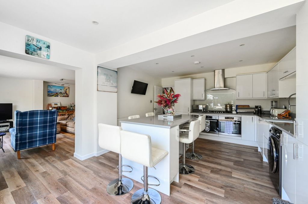 Property photo 3 of 27 Open Plan