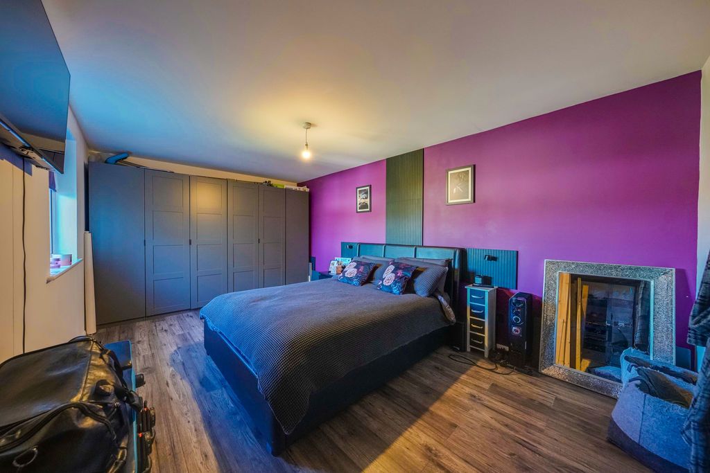 Property photo 2 of 17 Photo 30