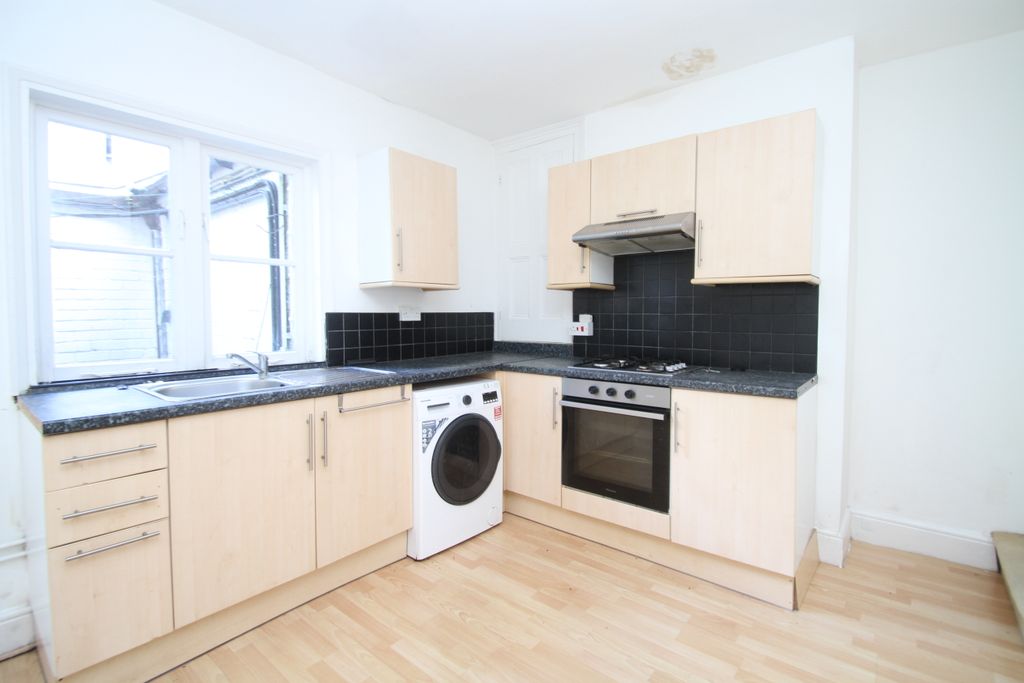 Property photo 3 of 8 Kitchen/Diner