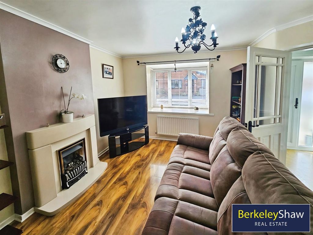 Property photo 3 of 14 Living Room