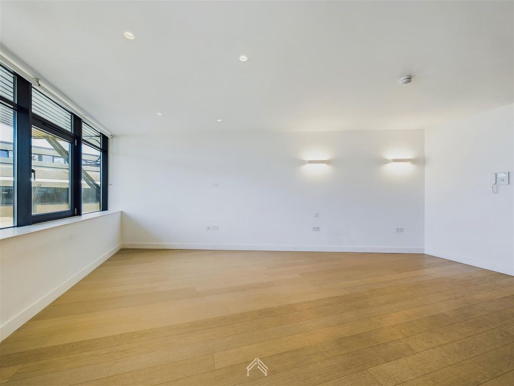 Property photo 3 of 7 Cam01353G0-Pr0111-Still004.Jpg