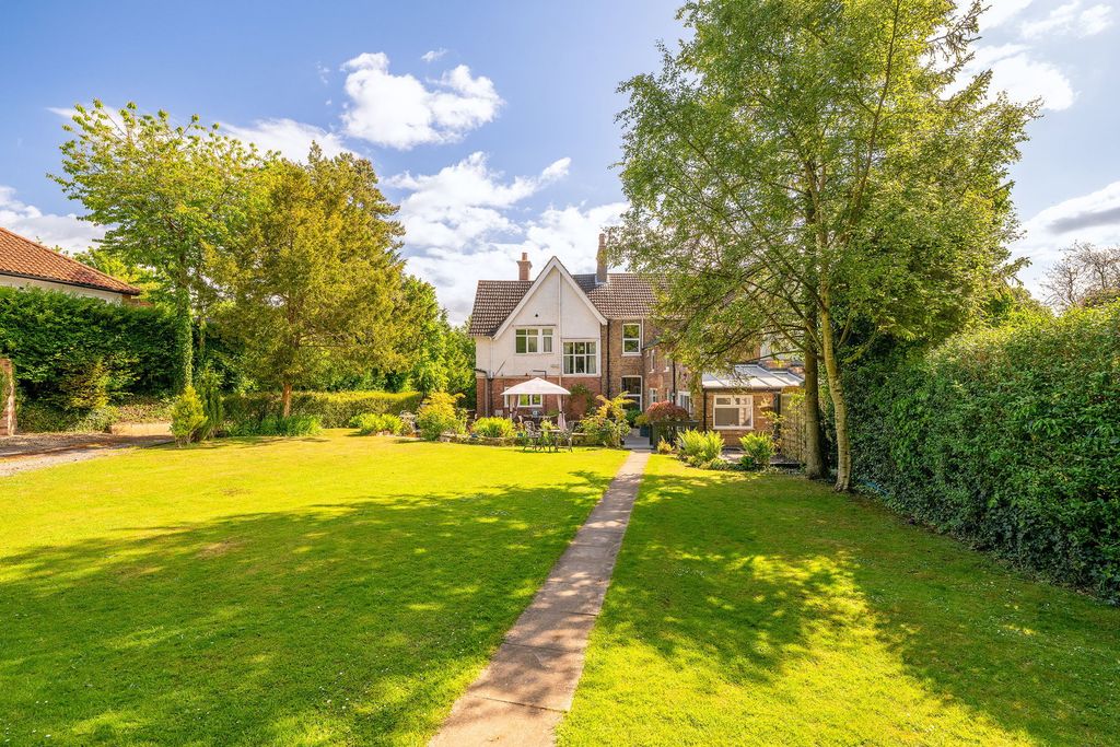 Property photo 1 of 48