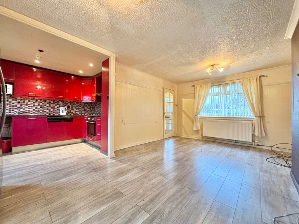 Property photo 3 of 20 Colonsay Road Lounge