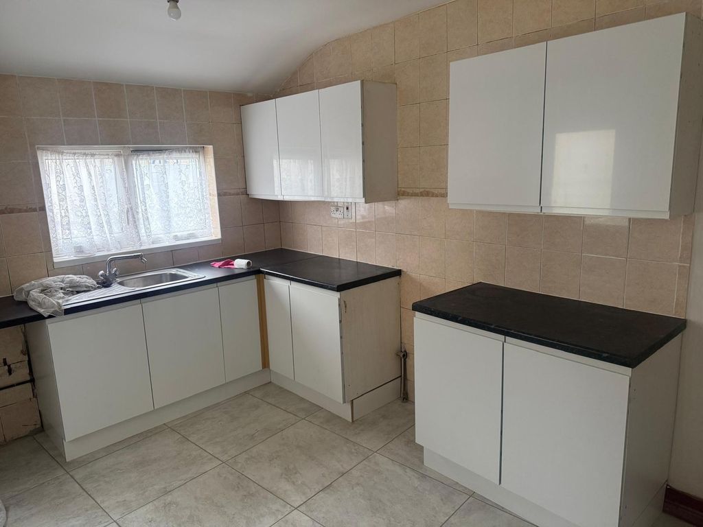 Property photo 1 of 28