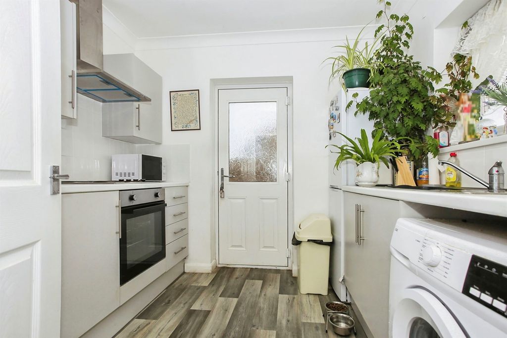 Property photo 3 of 14