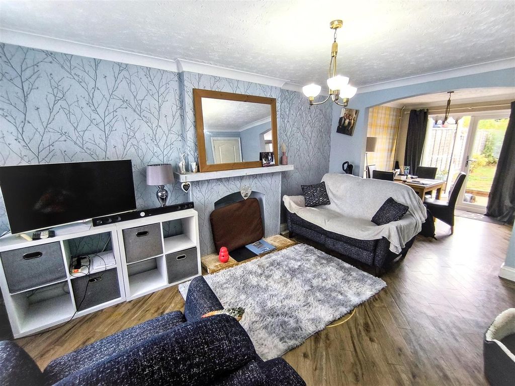 Property photo 2 of 9