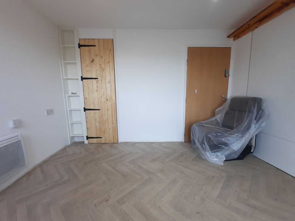 Property photo 3 of 8 Photo 7