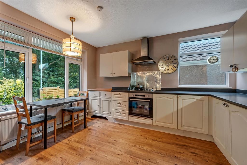 Property photo 2 of 10 Kitchen