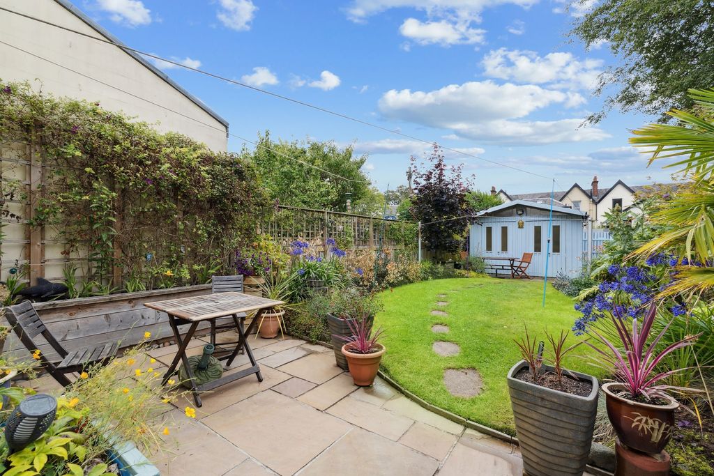 Property photo 2 of 36
