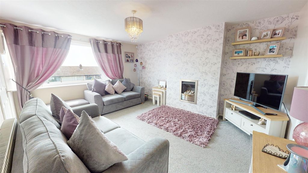 Property photo 2 of 18 23-Stephen-Close-09112023_120536.Jpg