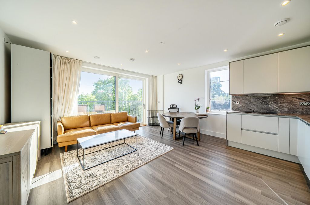 Property photo 3 of 20 1452962-4-69F0Fec...