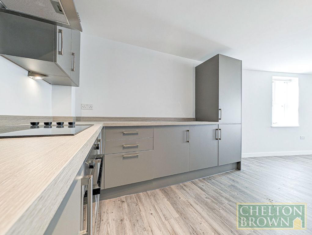 Property photo 2 of 18 Kitchen