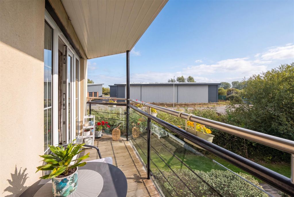 Property photo 2 of 14 Balcony