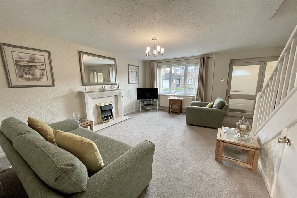 Property photo 3 of 16 Living Room