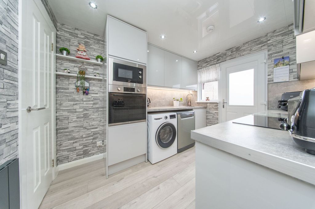 Property photo 2 of 20 Kitchen