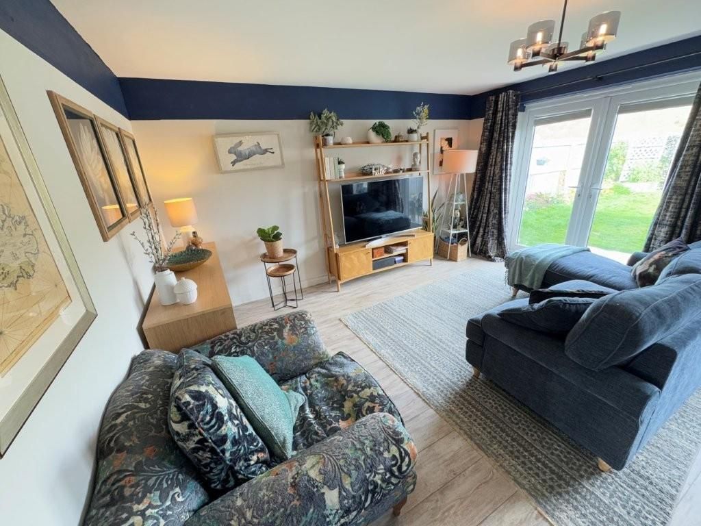 Property photo 3 of 20 Lounge