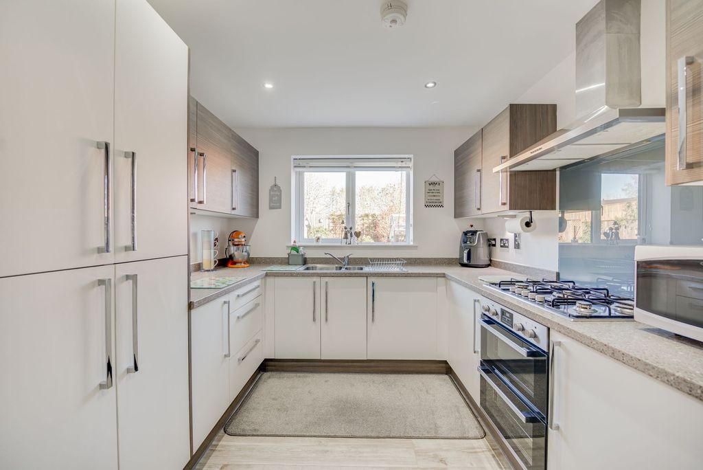 Property photo 3 of 22