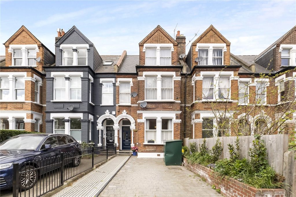 Property photo 1 of 10 Earlsfield Road