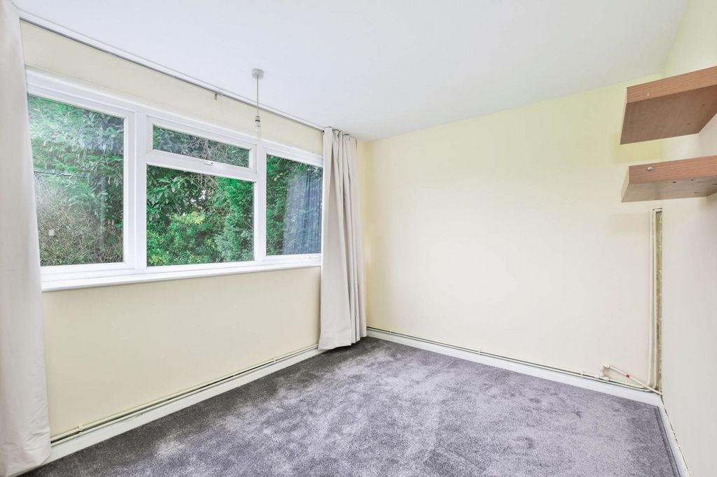 Property photo 3 of 6