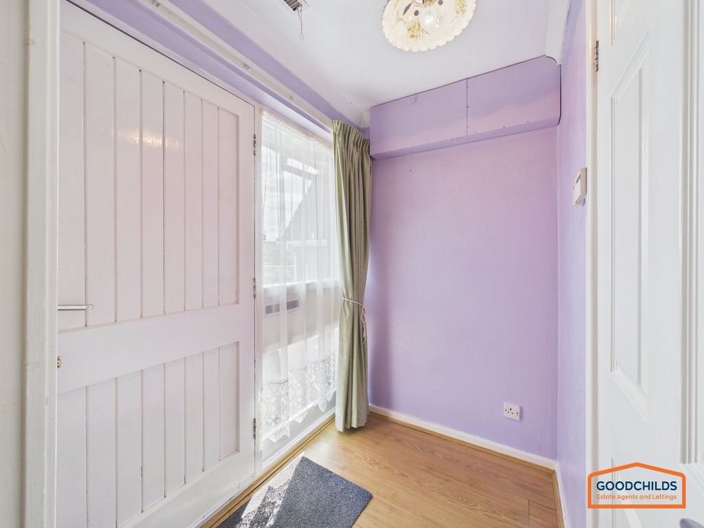 Property photo 2 of 28