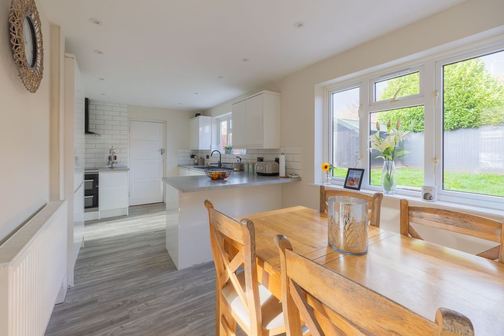 Property photo 3 of 18 Ewemove Taunton St Albans Place (4)