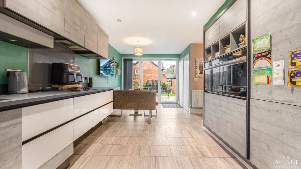 Property photo 2 of 25 4697146