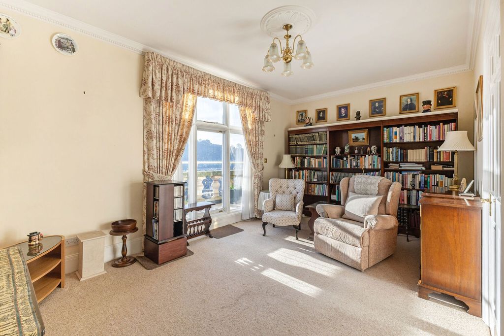 Property photo 2 of 11