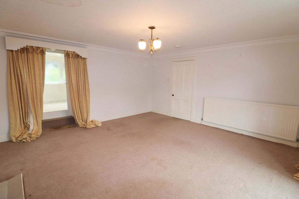 Property photo 3 of 34