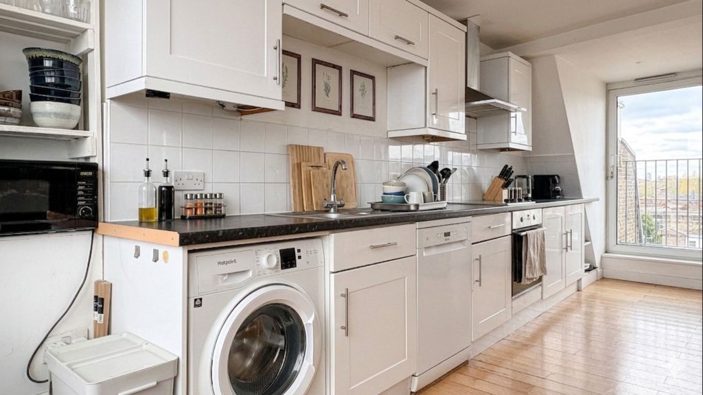 Property photo 2 of 22 Kitchen