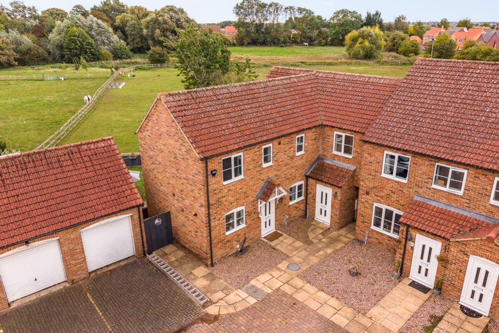 Property photo 1 of 22 4 The Old School Yard (Swineshead)-2