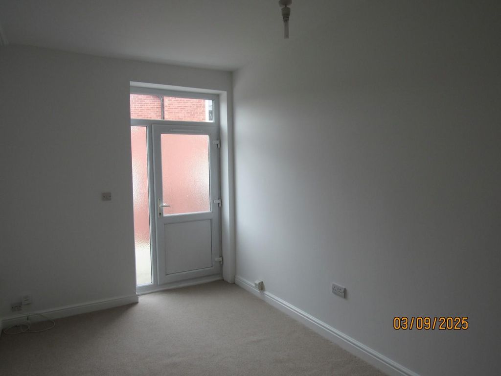Property photo 3 of 12 Lounge