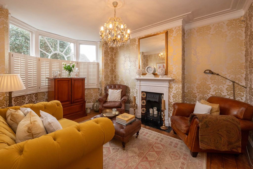 Property photo 2 of 17