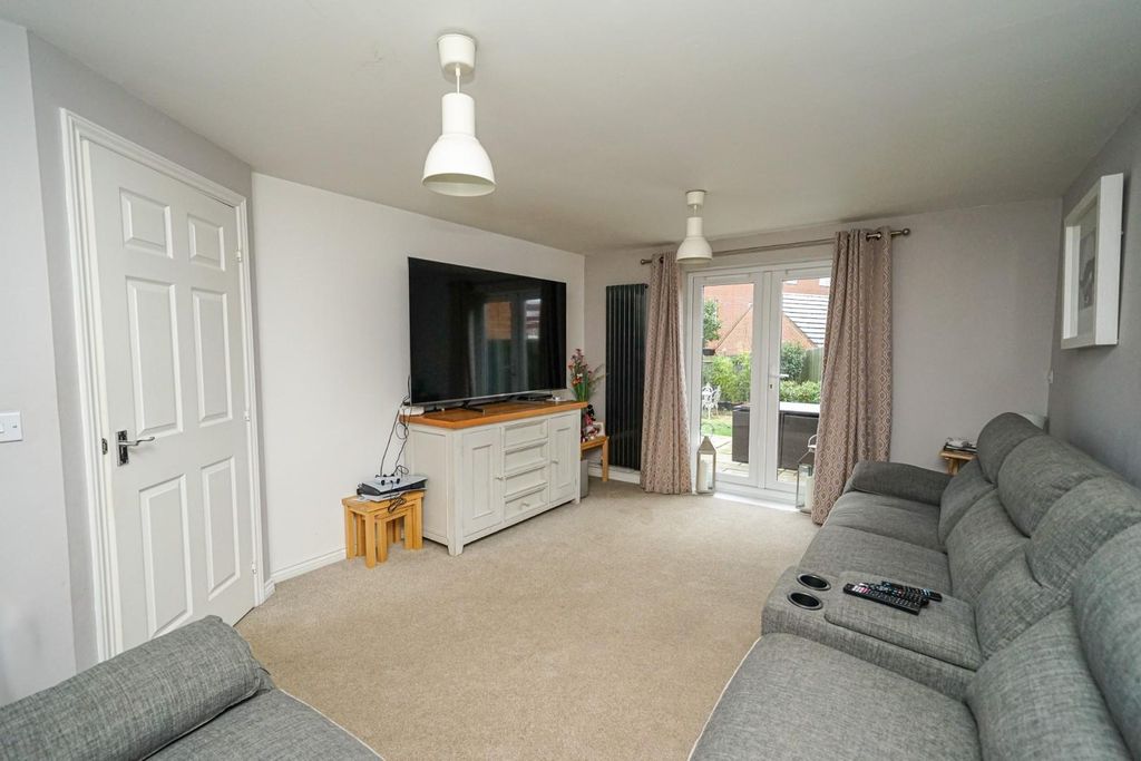 Property photo 2 of 25