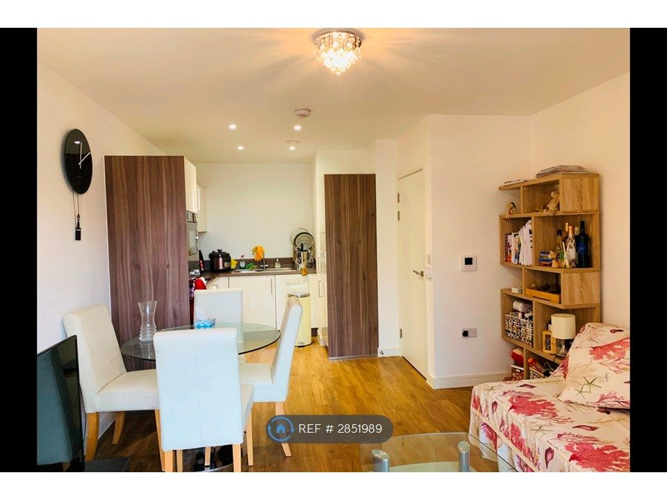 Property photo 3 of 11 Living Room