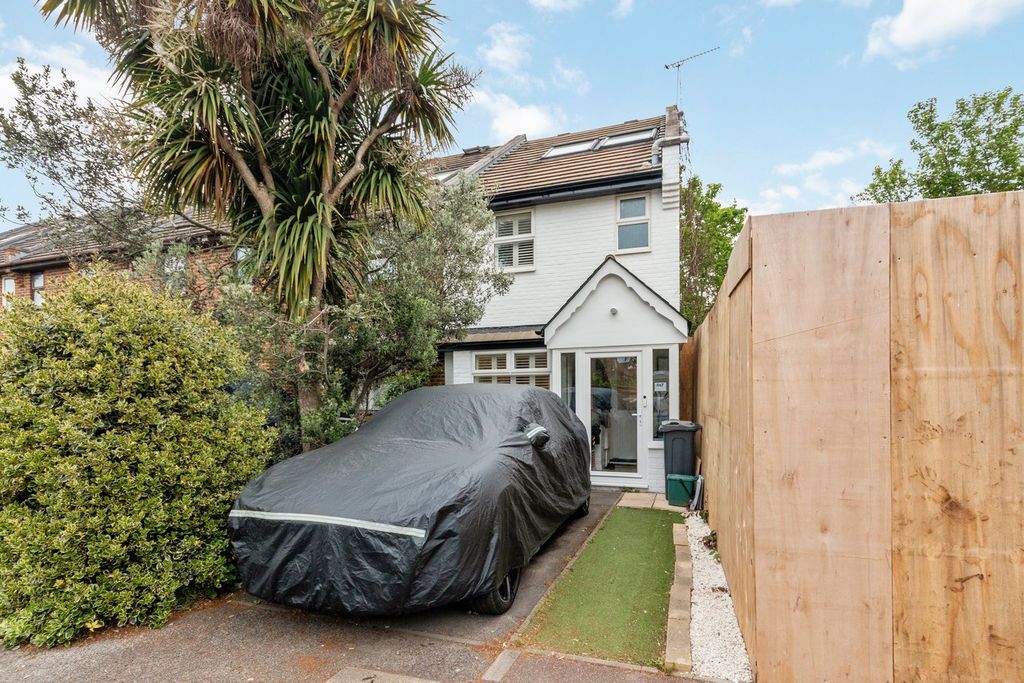 Property photo 2 of 12